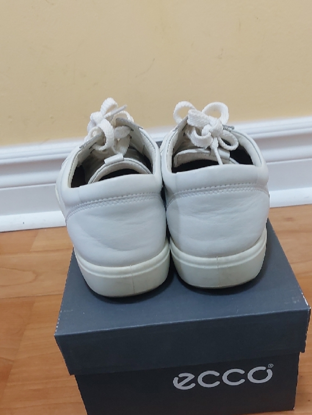 Ecco Women's White Leather Lace-Up Sneakers, Size 38 - Picture 7 of 10